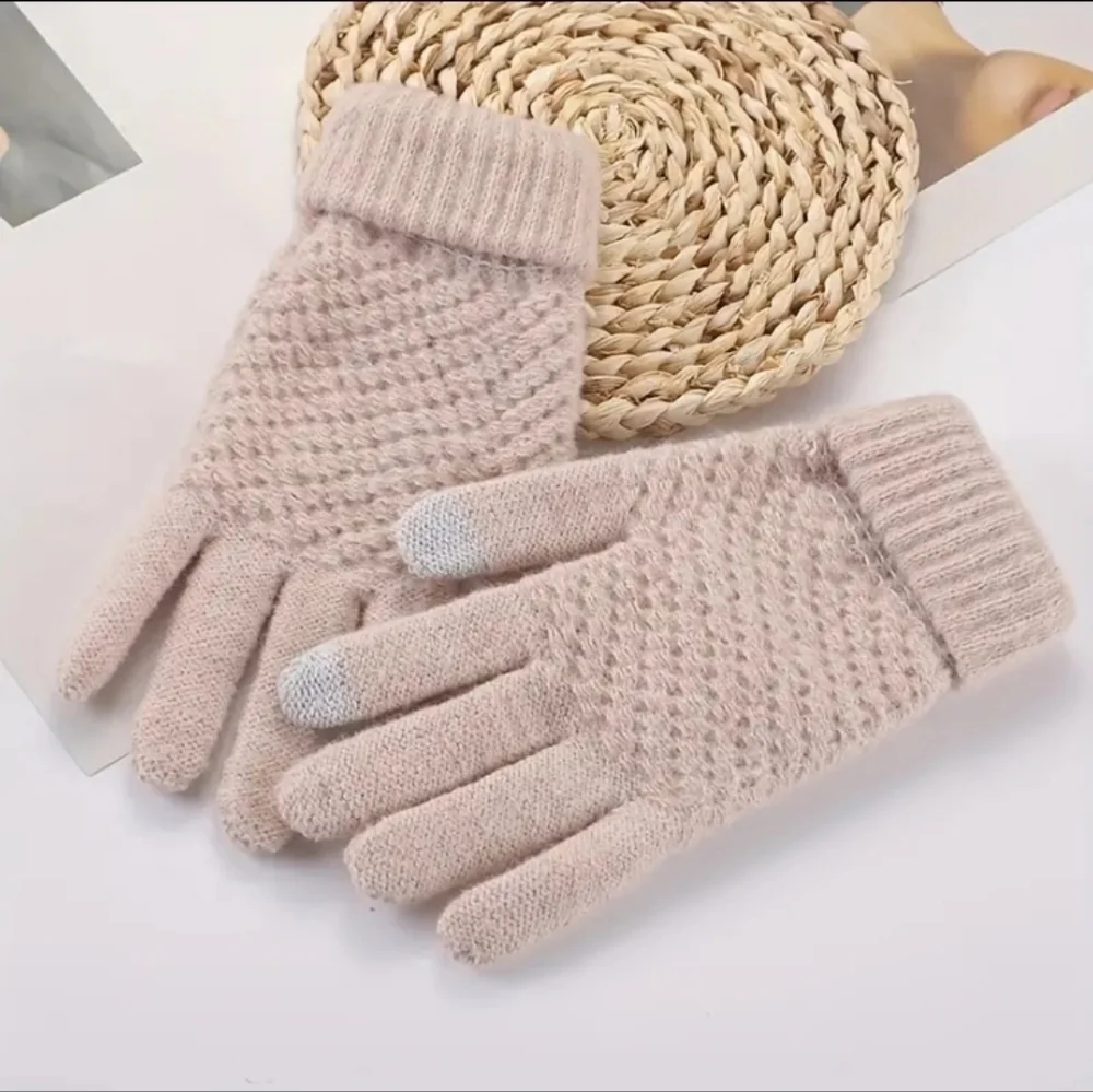 Tan/Beige Knit Warm Touchscreen Gloves. NEW!